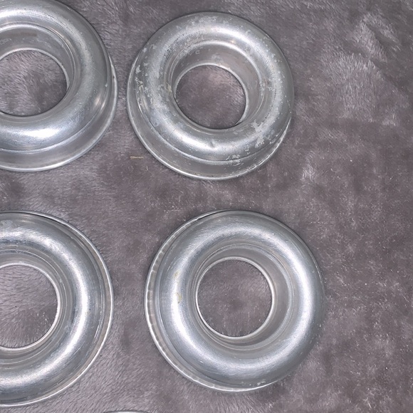 0611 8CT Vintage Aluminum Donut Molds - Picture 5 of 5